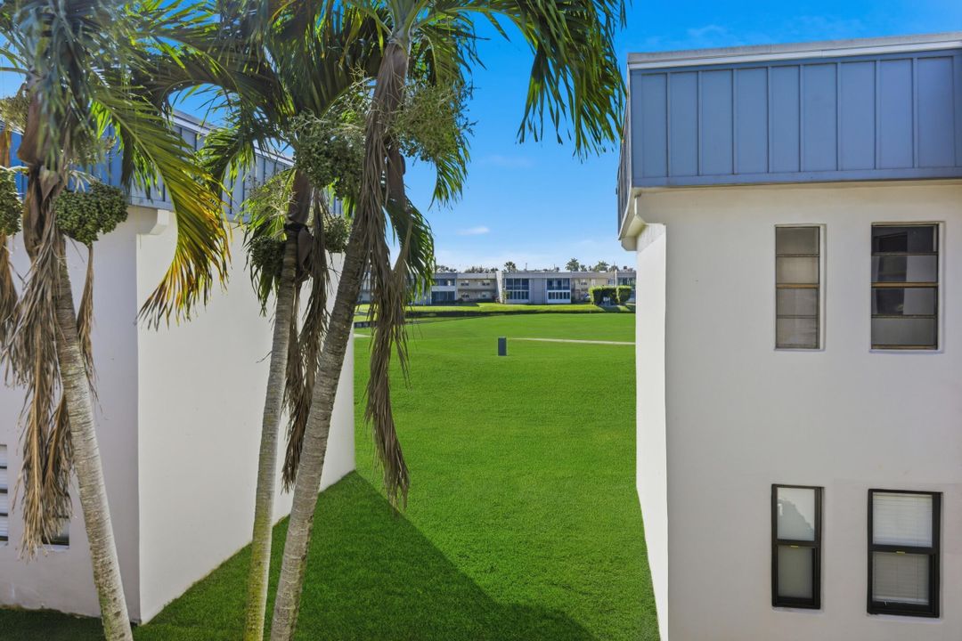 На продажу: $215,000 (2 спален, 2 ванн, 1044 Квадратных фут)