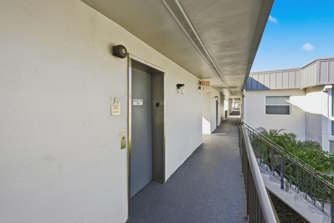 На продажу: $215,000 (2 спален, 2 ванн, 1044 Квадратных фут)