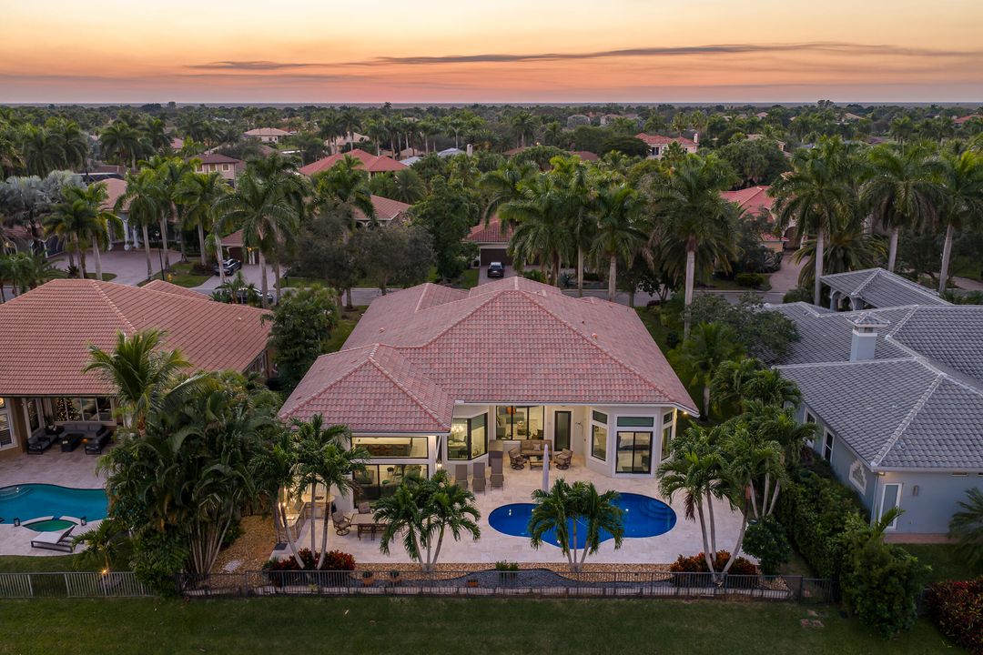 For Sale: $999,000 (4 beds, 3 baths, 2415 Square Feet)