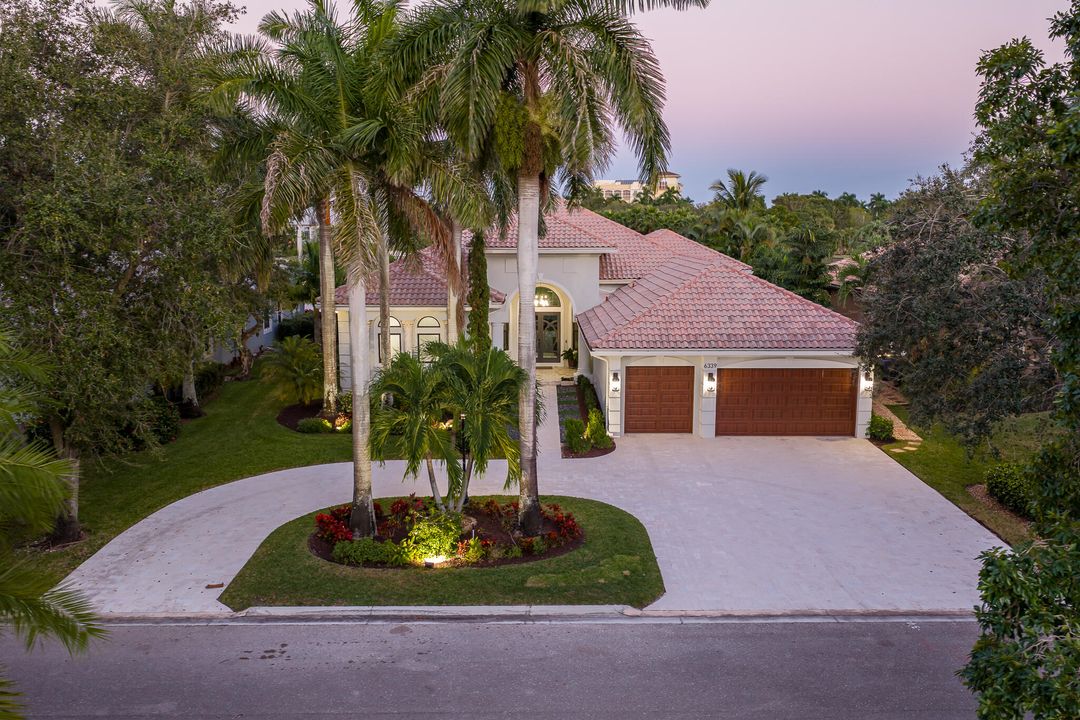 For Sale: $999,000 (4 beds, 3 baths, 2415 Square Feet)