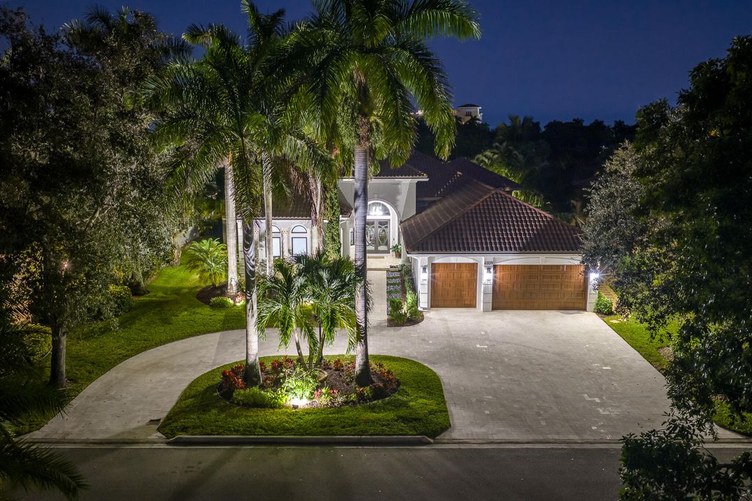 For Sale: $999,000 (4 beds, 3 baths, 2415 Square Feet)