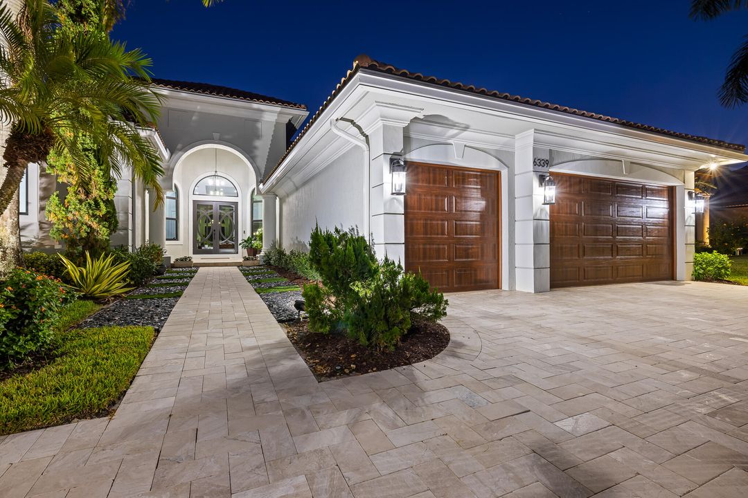 For Sale: $999,000 (4 beds, 3 baths, 2415 Square Feet)