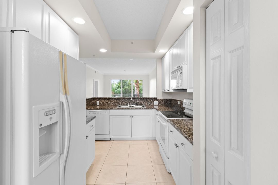 For Rent: $2,495 (2 beds, 2 baths, 1081 Square Feet)