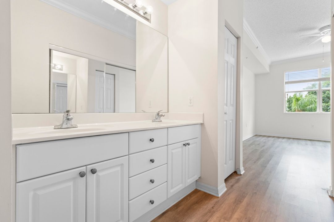 For Rent: $2,495 (2 beds, 2 baths, 1081 Square Feet)