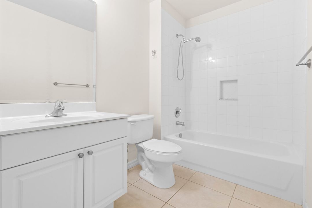 For Rent: $2,495 (2 beds, 2 baths, 1081 Square Feet)