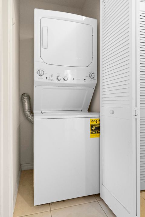 For Rent: $2,495 (2 beds, 2 baths, 1081 Square Feet)