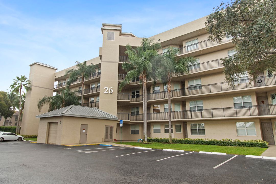 For Rent: $2,495 (2 beds, 2 baths, 1081 Square Feet)