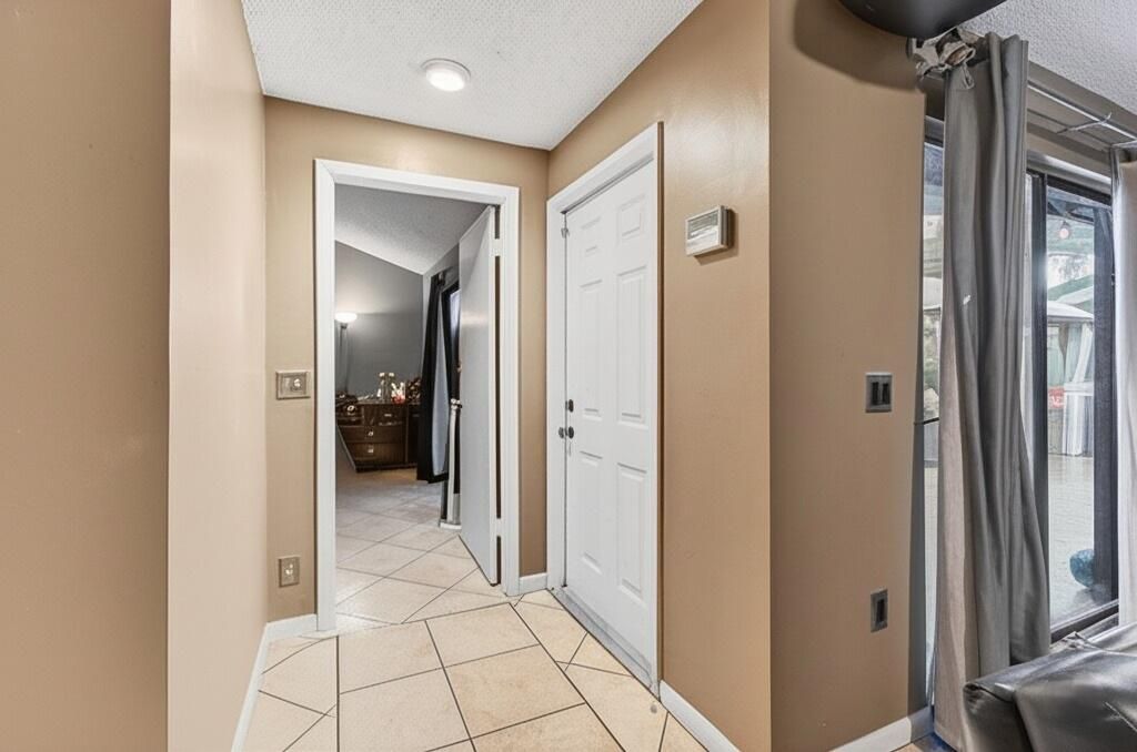 For Sale: $395,000 (3 beds, 3 baths, 1325 Square Feet)