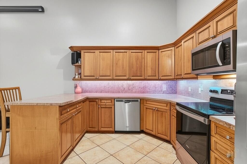 For Sale: $395,000 (3 beds, 3 baths, 1325 Square Feet)