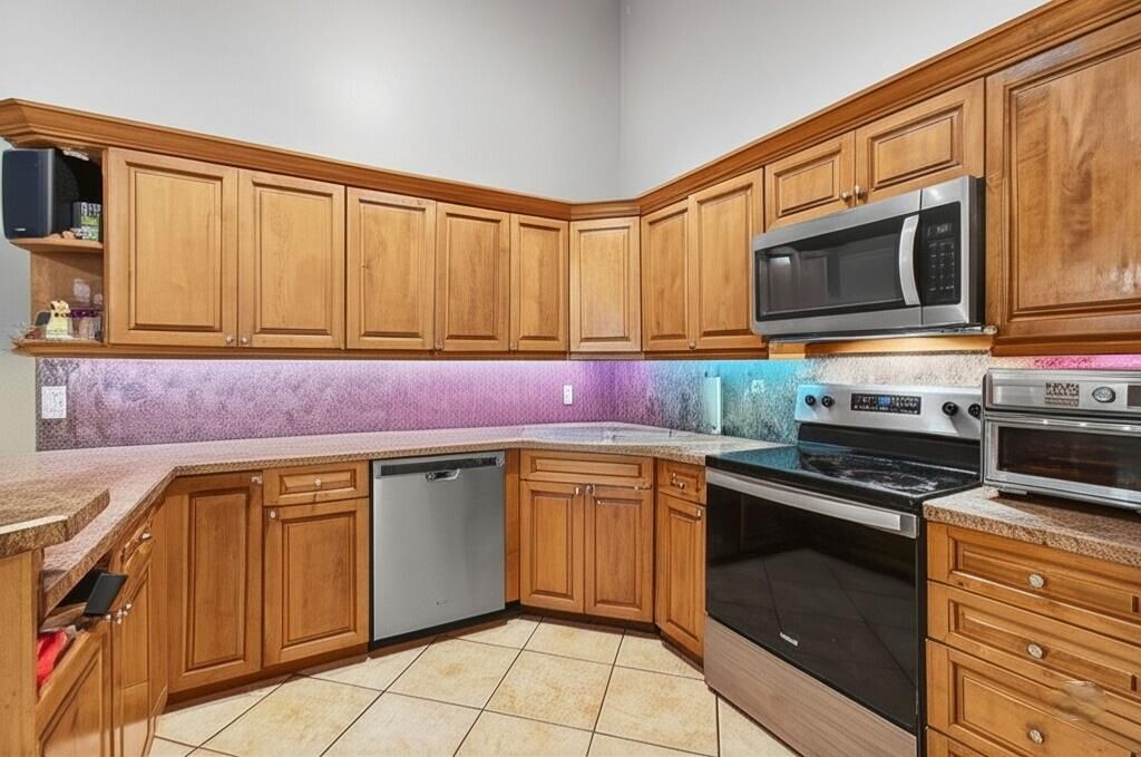 For Sale: $395,000 (3 beds, 3 baths, 1325 Square Feet)