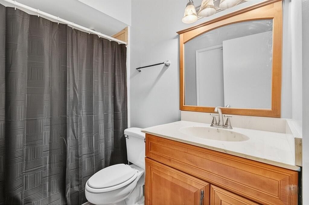 For Sale: $395,000 (3 beds, 3 baths, 1325 Square Feet)