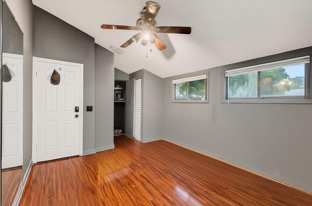 For Sale: $395,000 (3 beds, 3 baths, 1325 Square Feet)