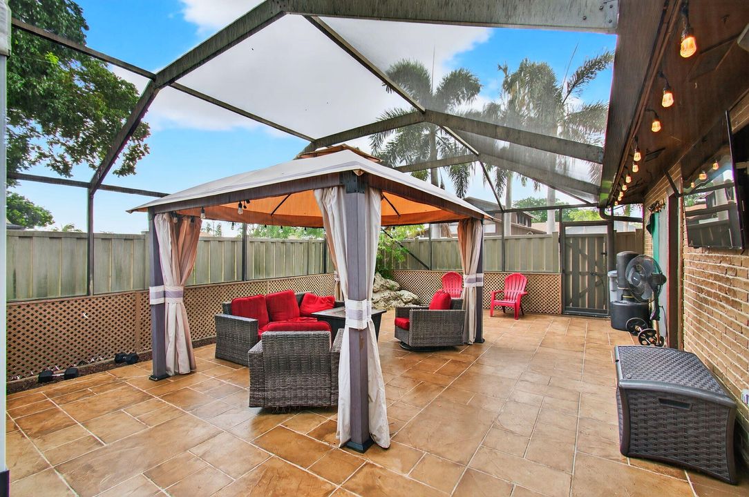 For Sale: $395,000 (3 beds, 3 baths, 1325 Square Feet)