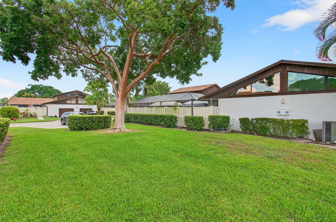 For Sale: $395,000 (3 beds, 3 baths, 1325 Square Feet)