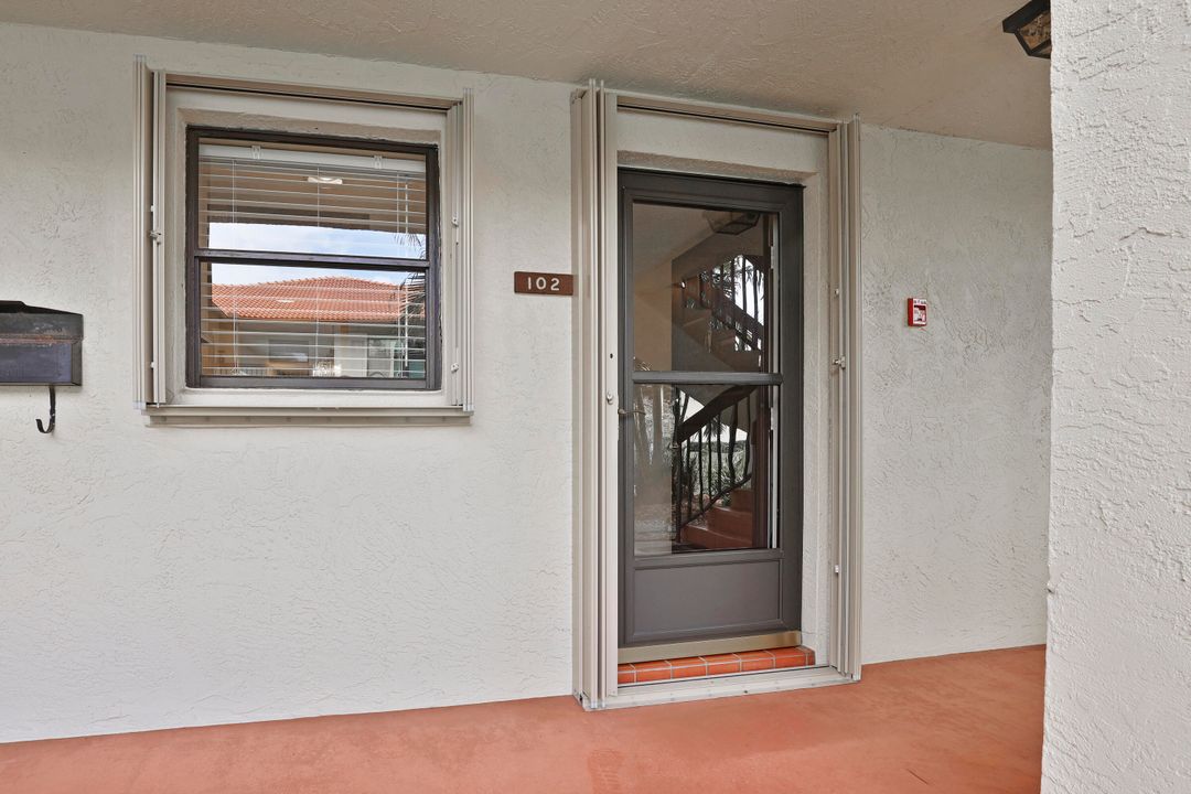 For Sale: $249,000 (2 beds, 2 baths, 1107 Square Feet)