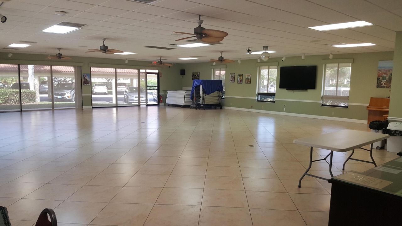 For Sale: $249,000 (2 beds, 2 baths, 1107 Square Feet)