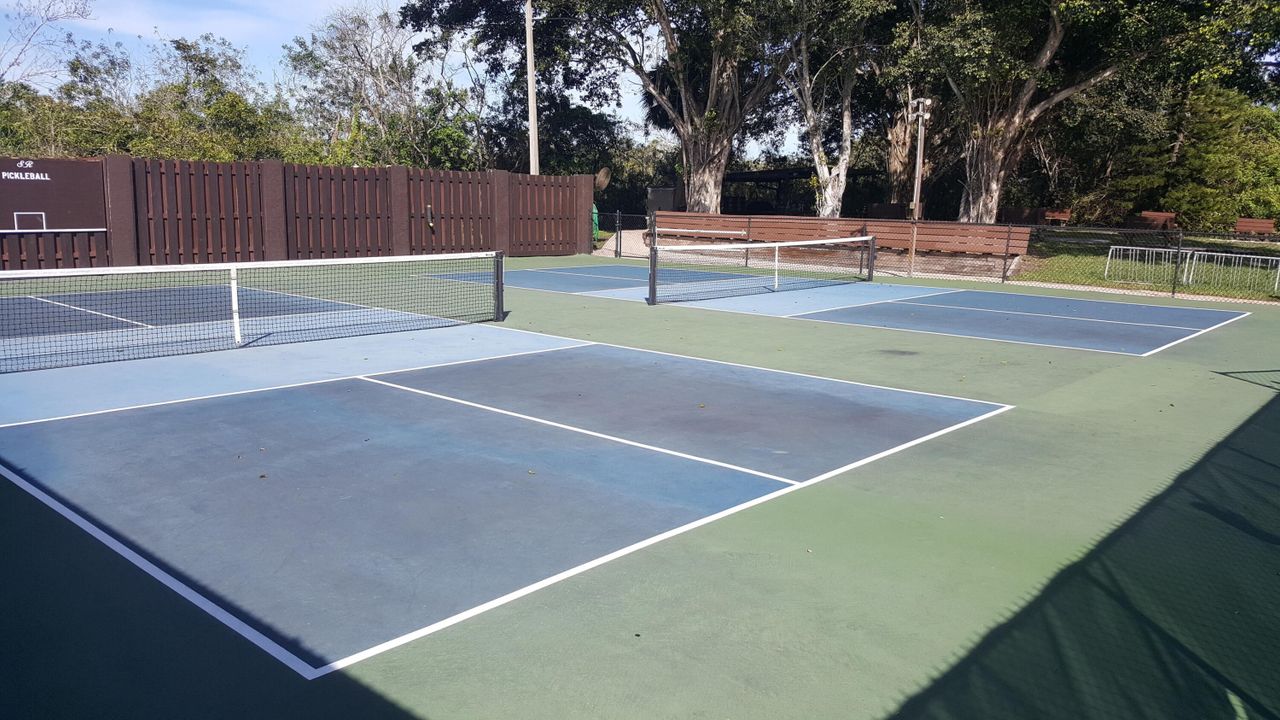 For Sale: $249,000 (2 beds, 2 baths, 1107 Square Feet)