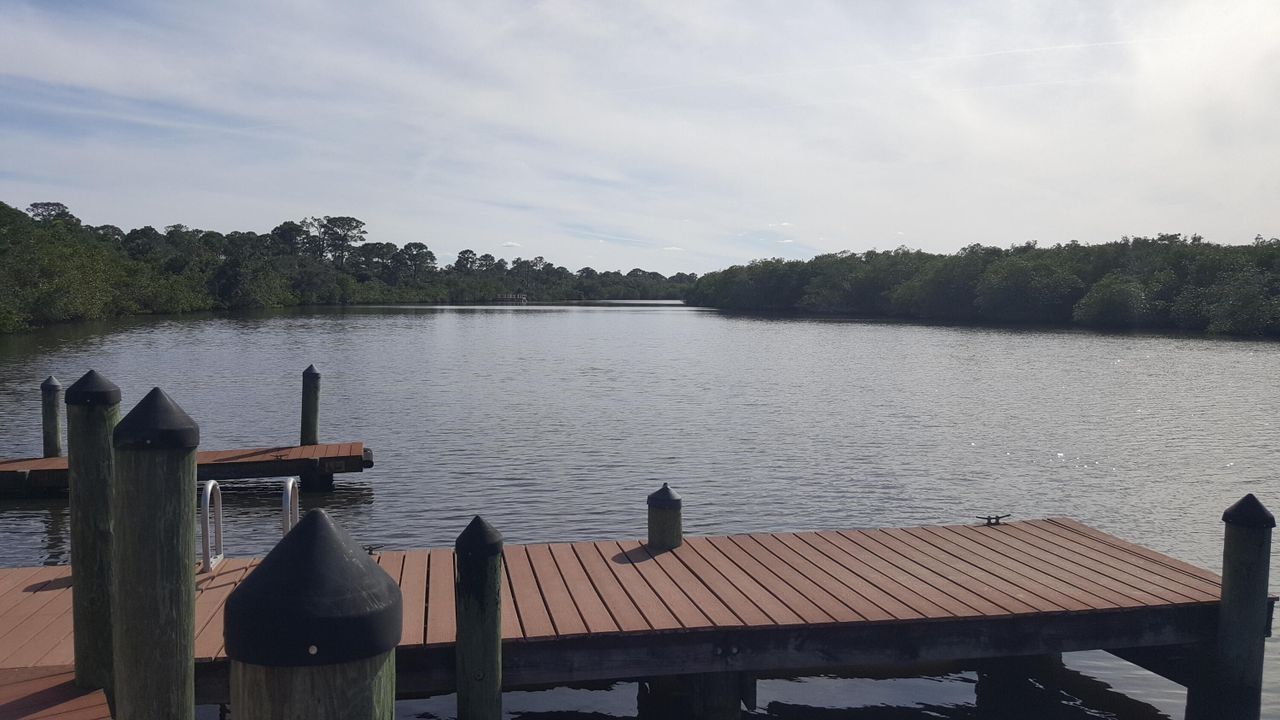 For Sale: $249,000 (2 beds, 2 baths, 1107 Square Feet)