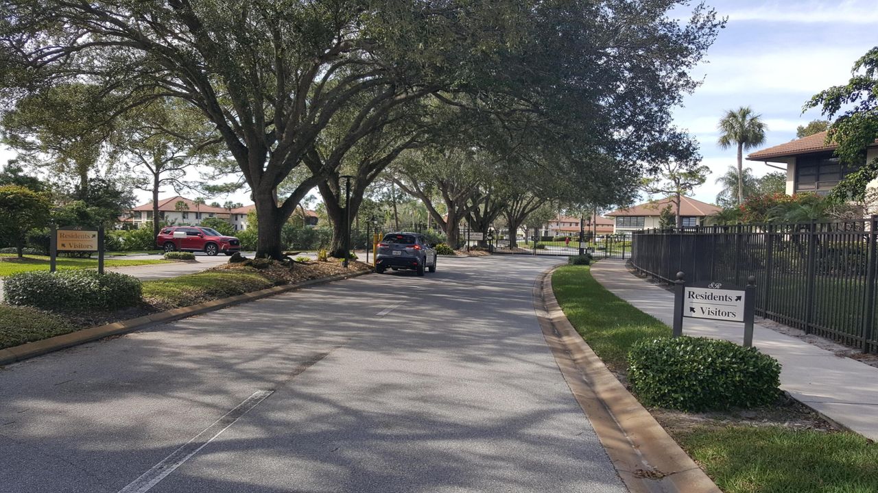 For Sale: $249,000 (2 beds, 2 baths, 1107 Square Feet)