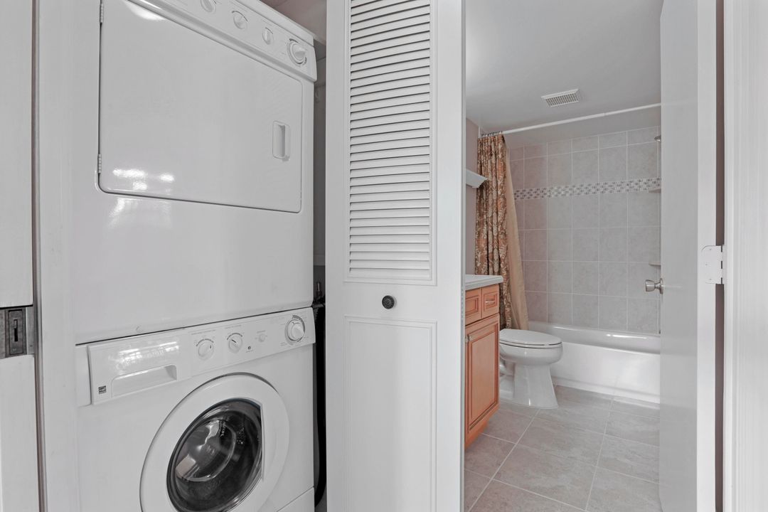 For Sale: $249,000 (2 beds, 2 baths, 1107 Square Feet)