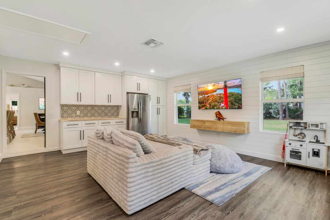 For Rent: $7,500 (3 beds, 2 baths, 2310 Square Feet)