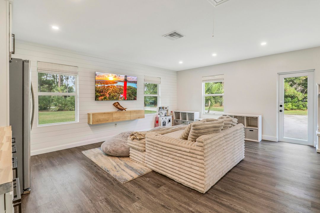 For Rent: $7,500 (3 beds, 2 baths, 2310 Square Feet)