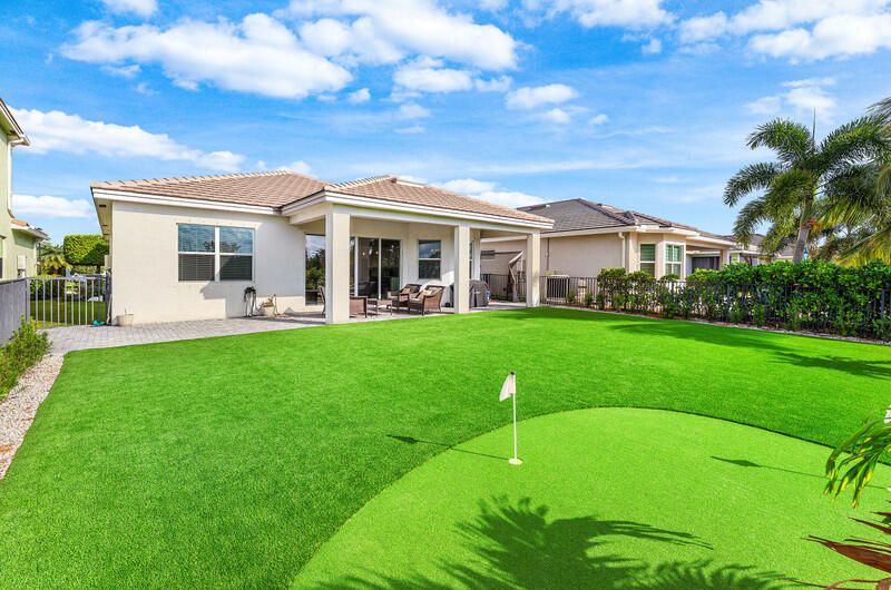 For Sale: $545,000 (3 beds, 2 baths, 1703 Square Feet)