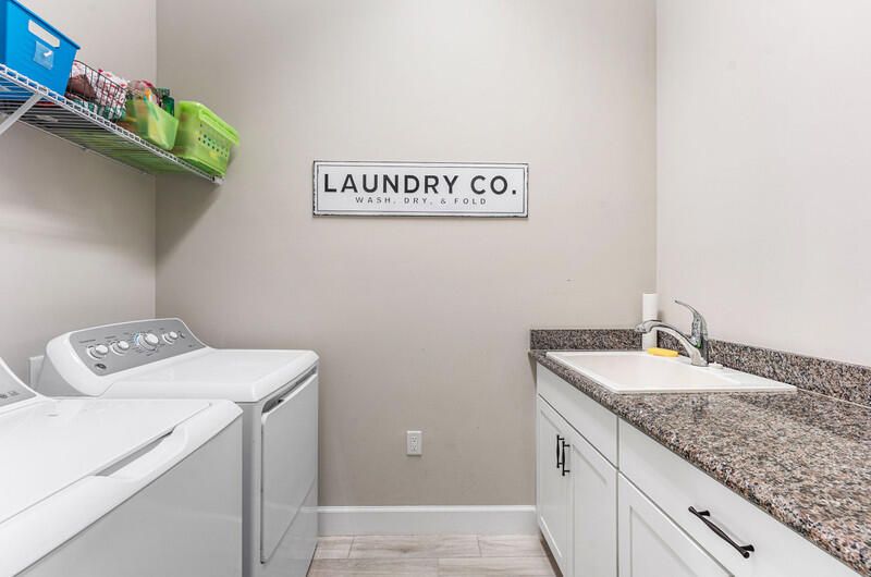 For Sale: $545,000 (3 beds, 2 baths, 1703 Square Feet)