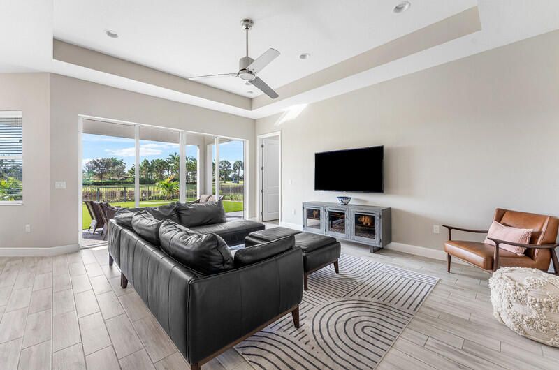 For Sale: $545,000 (3 beds, 2 baths, 1703 Square Feet)