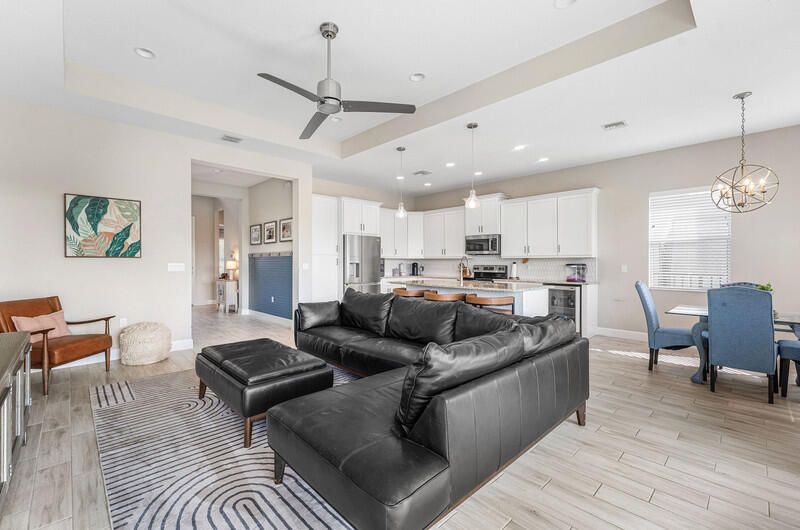 For Sale: $545,000 (3 beds, 2 baths, 1703 Square Feet)