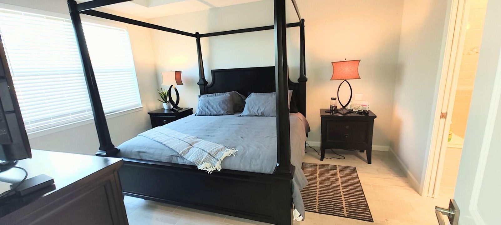 For Sale: $395,000 (2 beds, 2 baths, 1579 Square Feet)