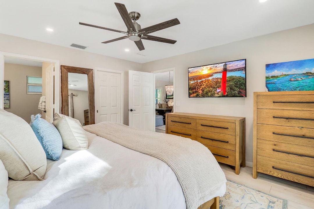 For Rent: $7,500 (3 beds, 2 baths, 2310 Square Feet)