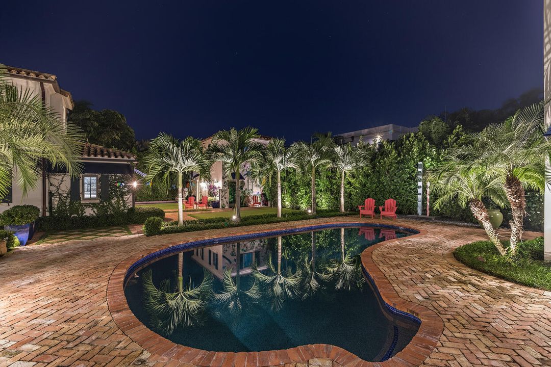 For Sale: $12,550,000 (9 beds, 7 baths, 7261 Square Feet)