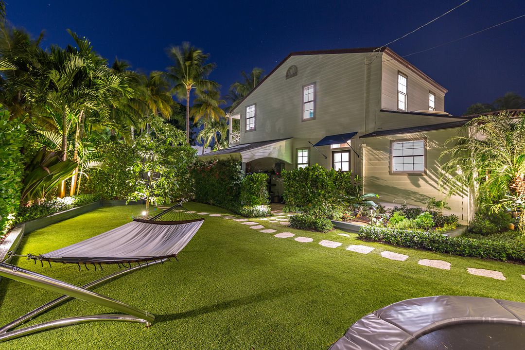 For Sale: $12,550,000 (9 beds, 7 baths, 7261 Square Feet)