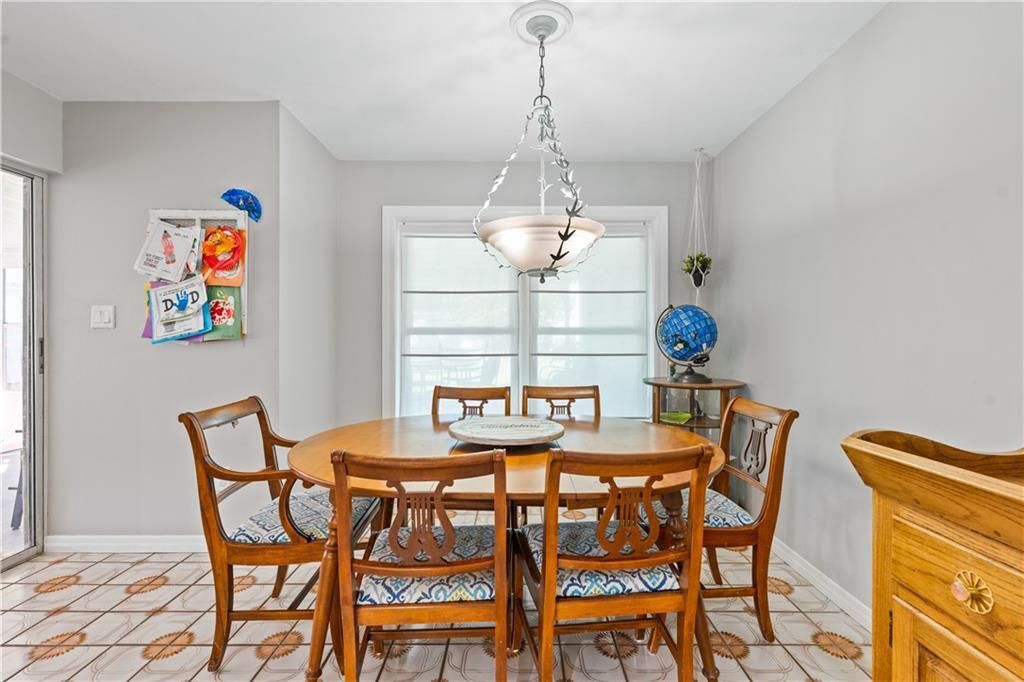 For Sale: $345,000 (3 beds, 2 baths, 1255 Square Feet)