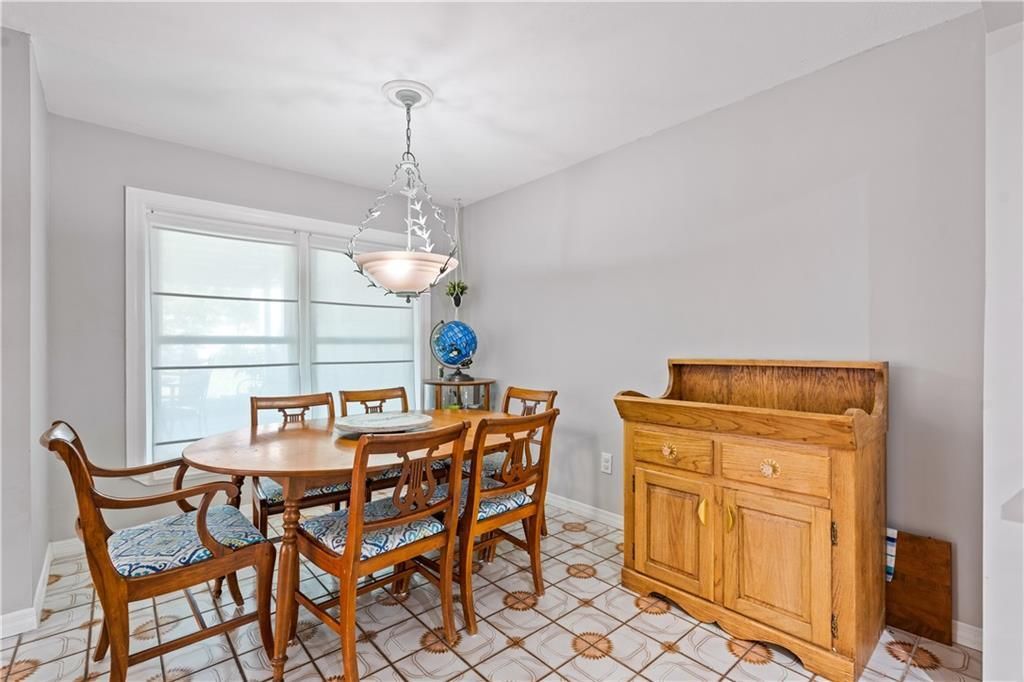 For Sale: $345,000 (3 beds, 2 baths, 1255 Square Feet)