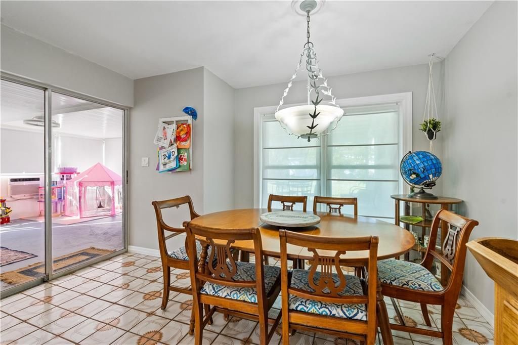 For Sale: $345,000 (3 beds, 2 baths, 1255 Square Feet)