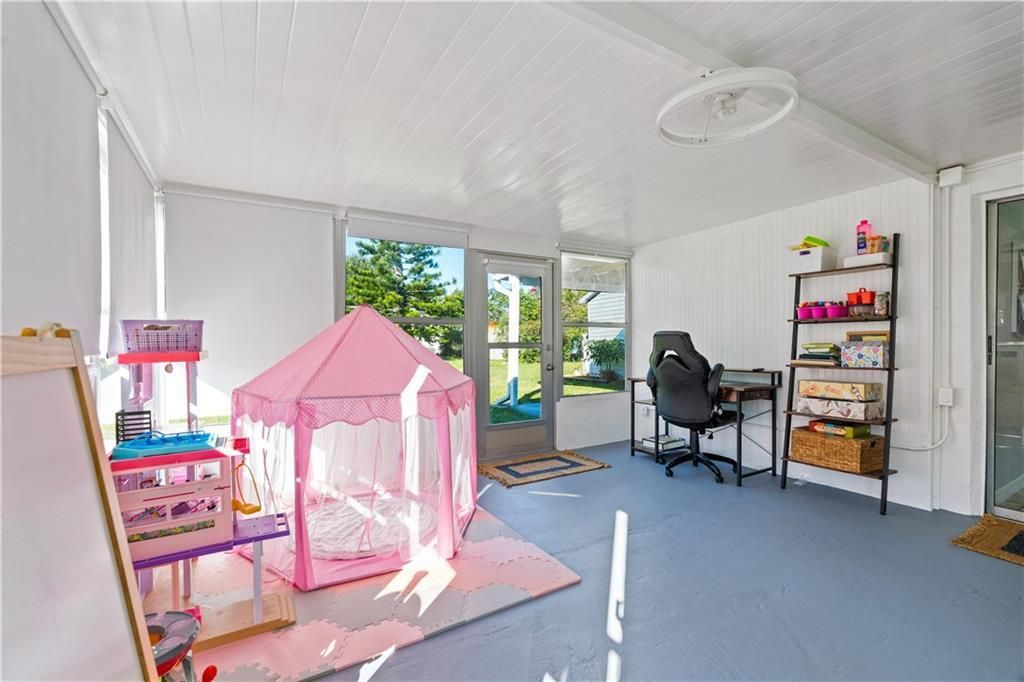 For Sale: $345,000 (3 beds, 2 baths, 1255 Square Feet)