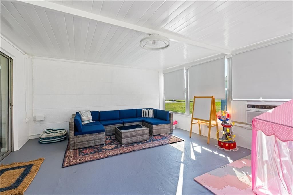 For Sale: $345,000 (3 beds, 2 baths, 1255 Square Feet)