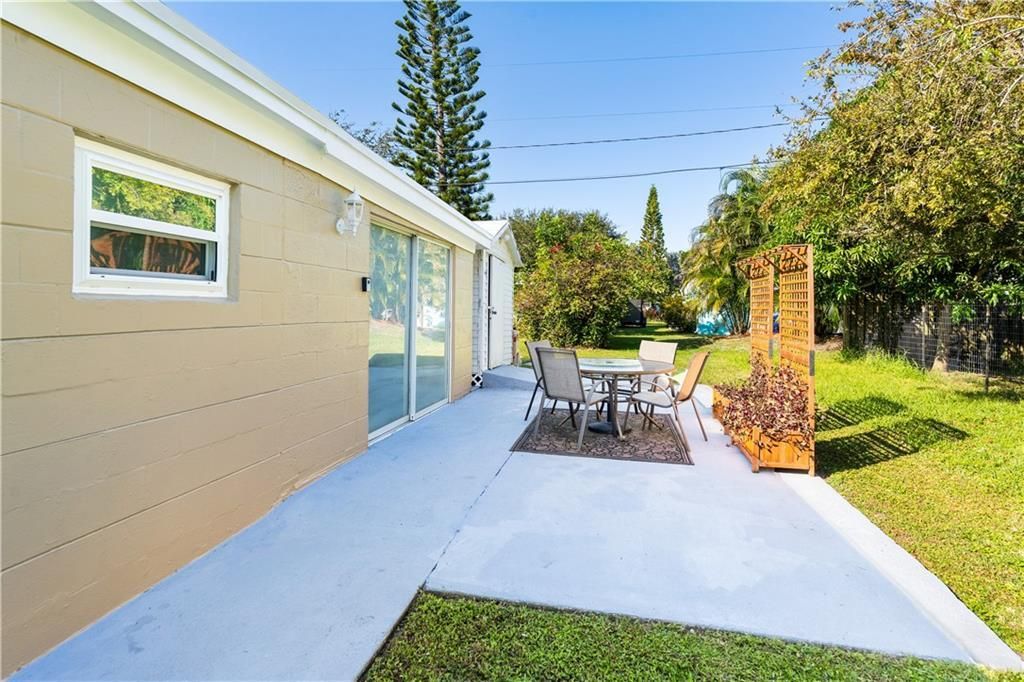 For Sale: $345,000 (3 beds, 2 baths, 1255 Square Feet)