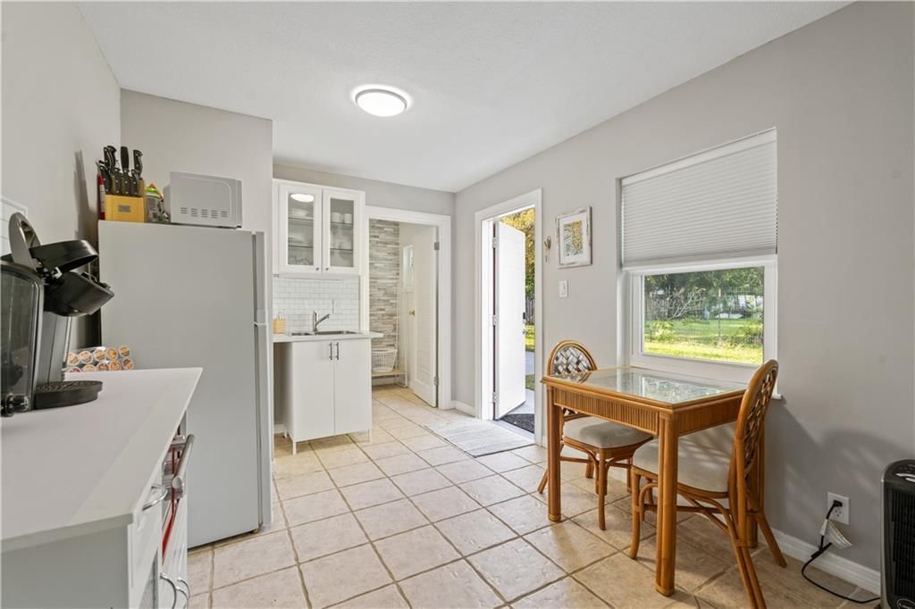 For Sale: $345,000 (3 beds, 2 baths, 1255 Square Feet)