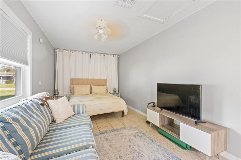 For Sale: $345,000 (3 beds, 2 baths, 1255 Square Feet)