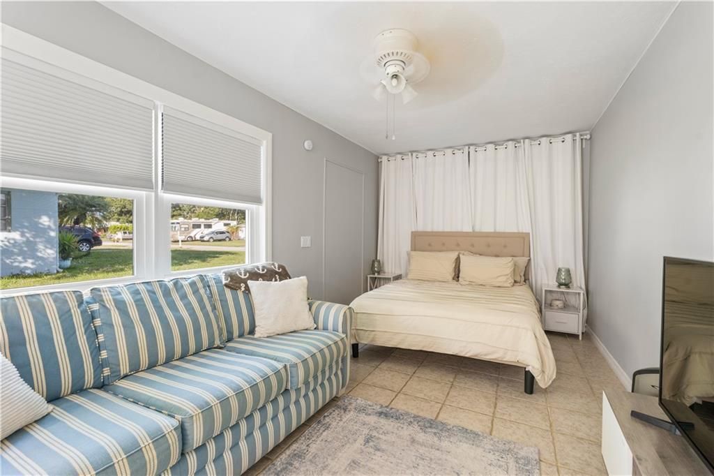 For Sale: $345,000 (3 beds, 2 baths, 1255 Square Feet)