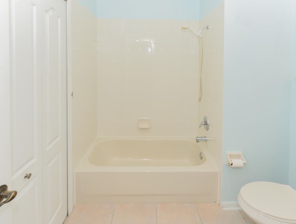 На продажу: $349,900 (3 спален, 3 ванн, 2107 Квадратных фут)