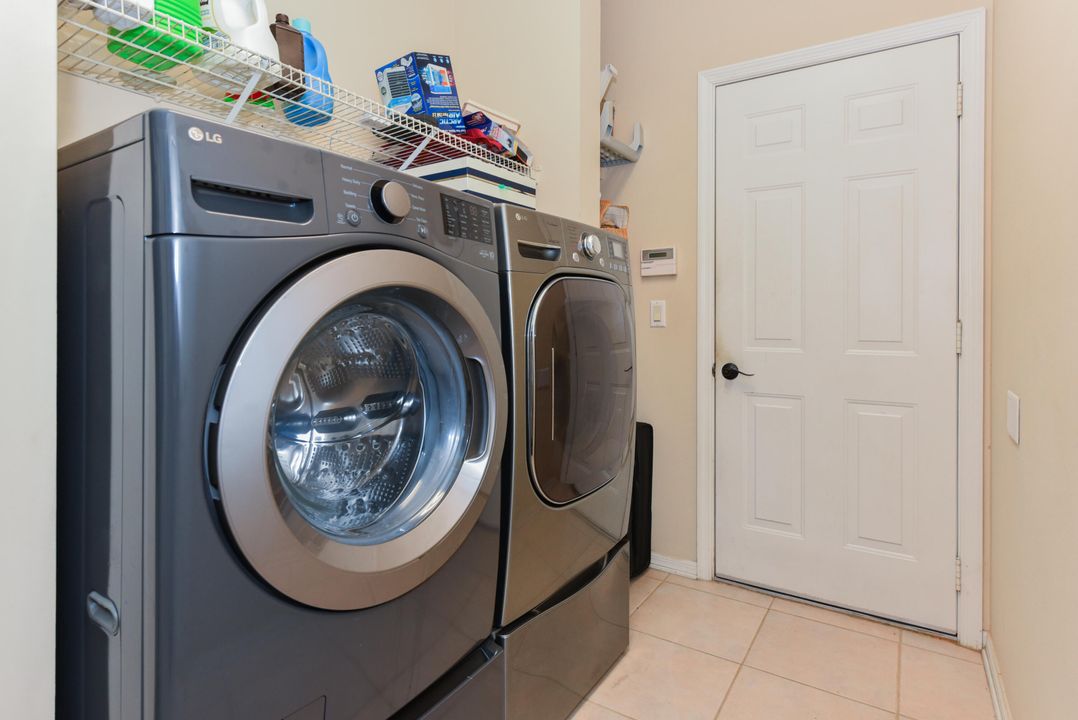 На продажу: $349,900 (3 спален, 3 ванн, 2107 Квадратных фут)