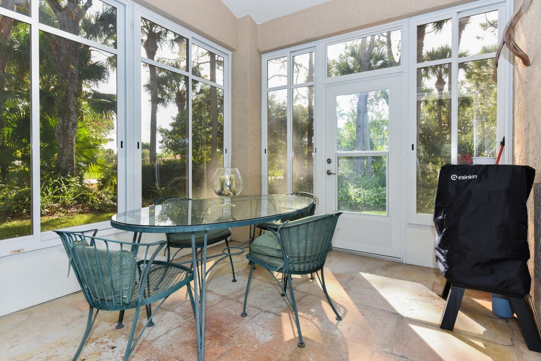 На продажу: $349,900 (3 спален, 3 ванн, 2107 Квадратных фут)