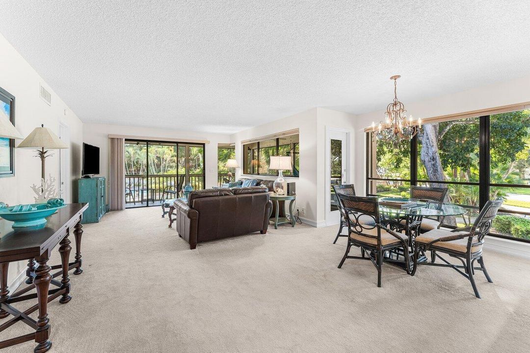 待售: $425,000 (2 贝兹, 2 浴室, 1366 平方英尺)