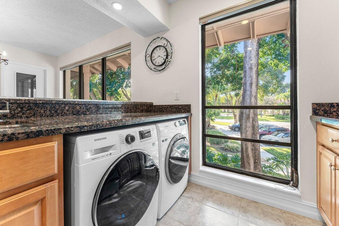 待售: $425,000 (2 贝兹, 2 浴室, 1366 平方英尺)