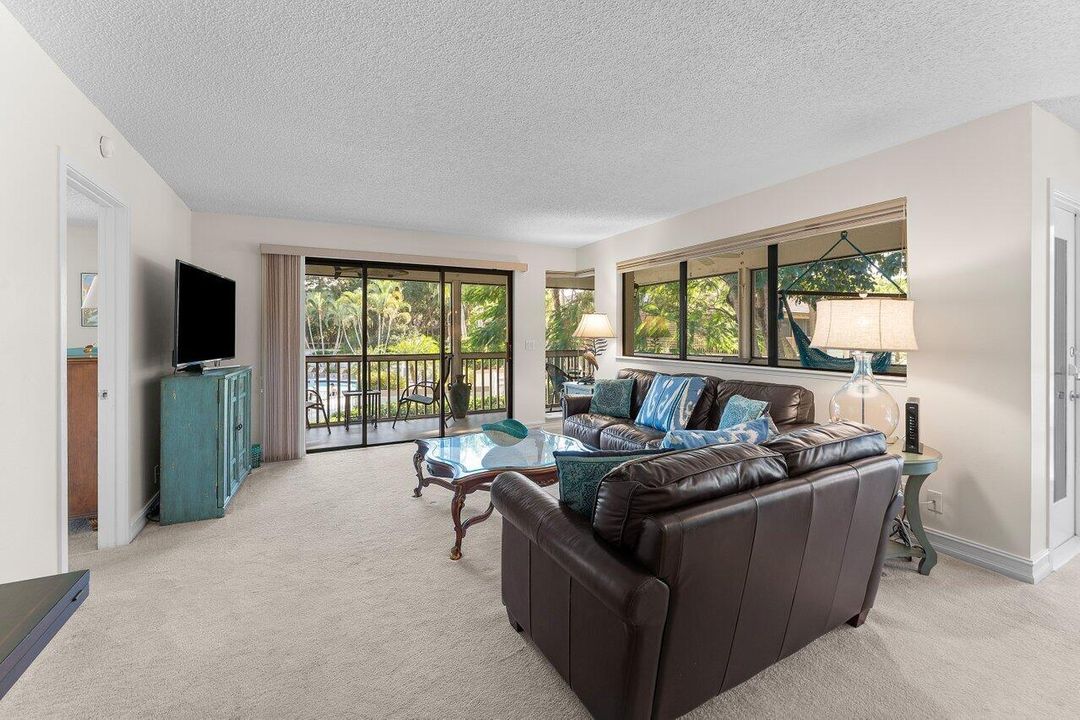 待售: $425,000 (2 贝兹, 2 浴室, 1366 平方英尺)