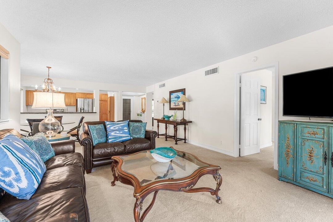 待售: $425,000 (2 贝兹, 2 浴室, 1366 平方英尺)